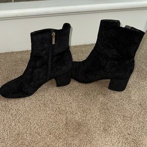 Unisa Elegant Black Ankle Boots